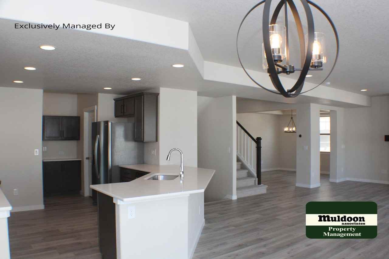 1070 Rambling Oak Dr - Photo 2 of 16