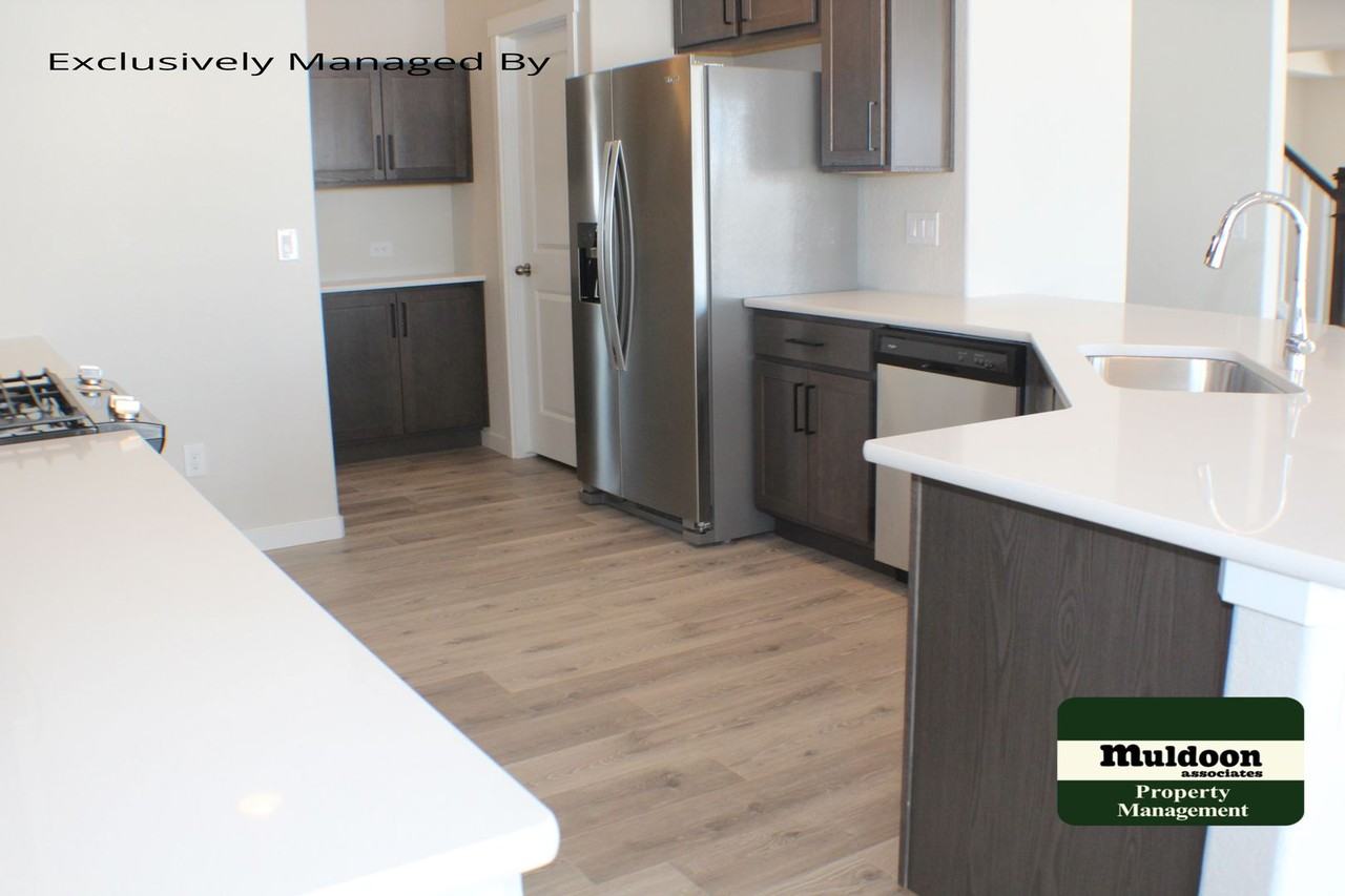 1070 Rambling Oak Dr - Photo 4 of 16