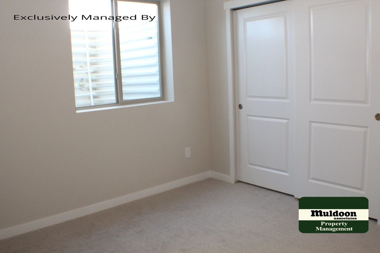 1070 Rambling Oak Dr - Photo 6 of 16