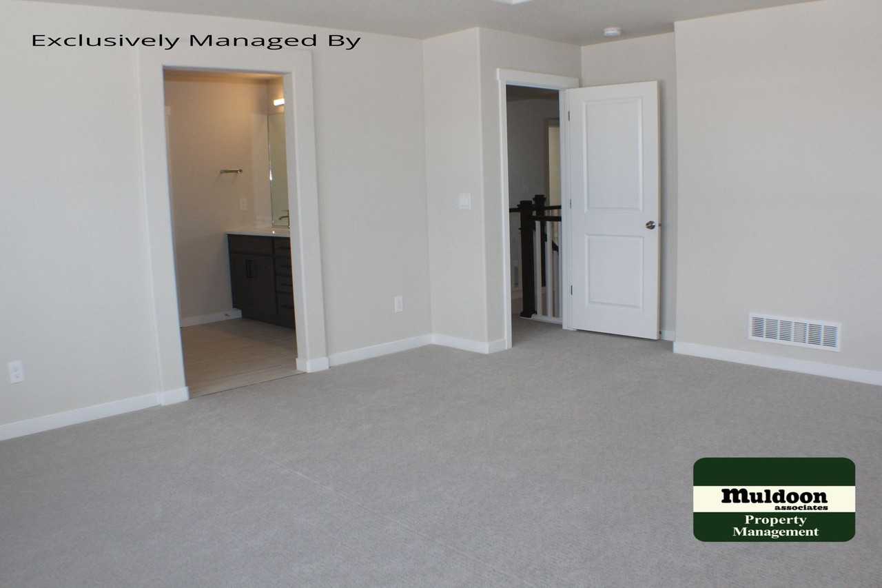 1070 Rambling Oak Dr - Photo 7 of 16