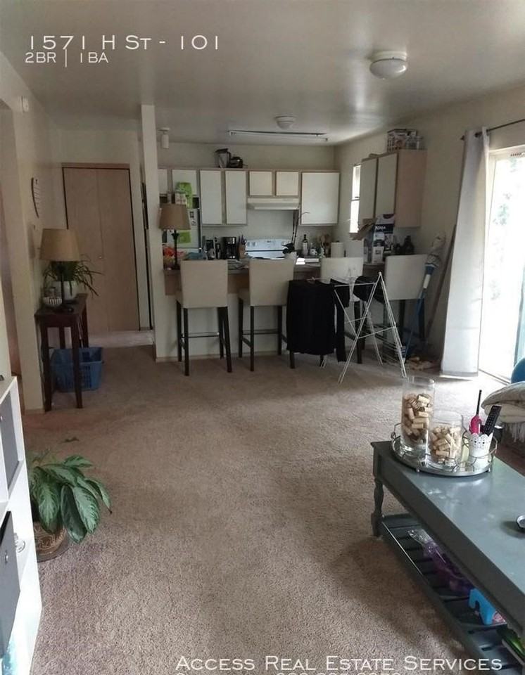 1571 H Street - Photo 2 of 20