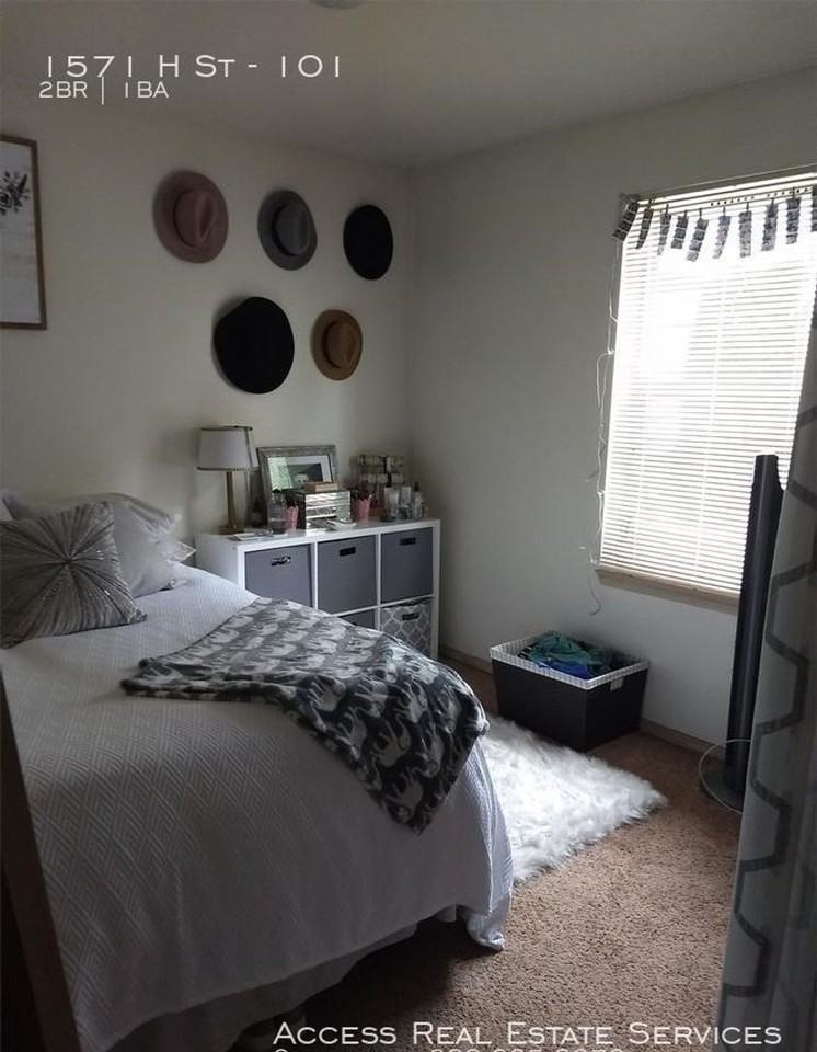 1571 H Street - Photo 4 of 20