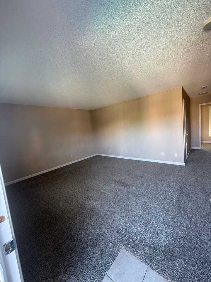 044- Villa Oaks - Photo 2 of 40