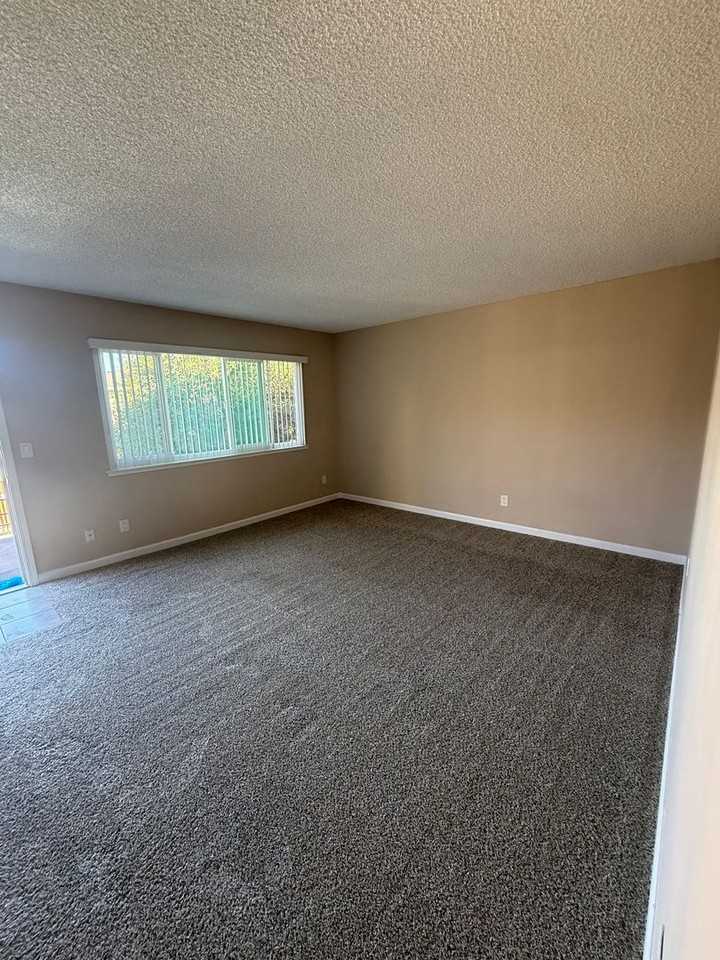 044- Villa Oaks - Photo 3 of 40