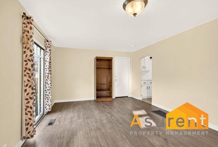 270 Morton St - Photo 4 of 21
