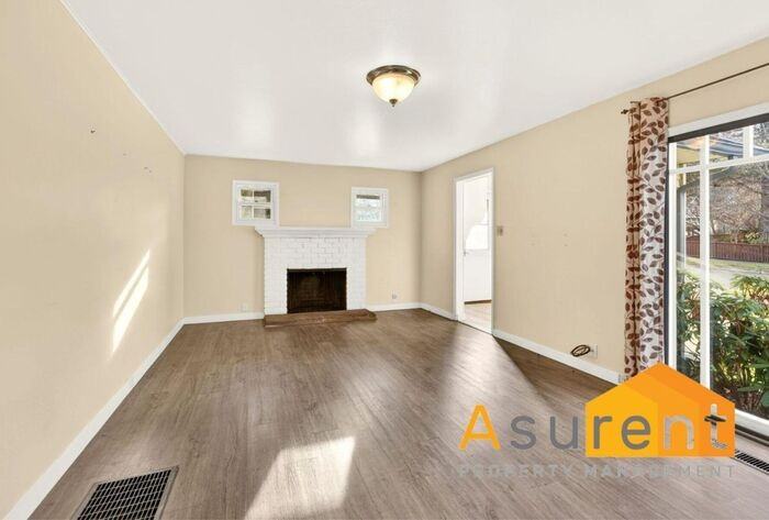270 Morton St - Photo 5 of 21