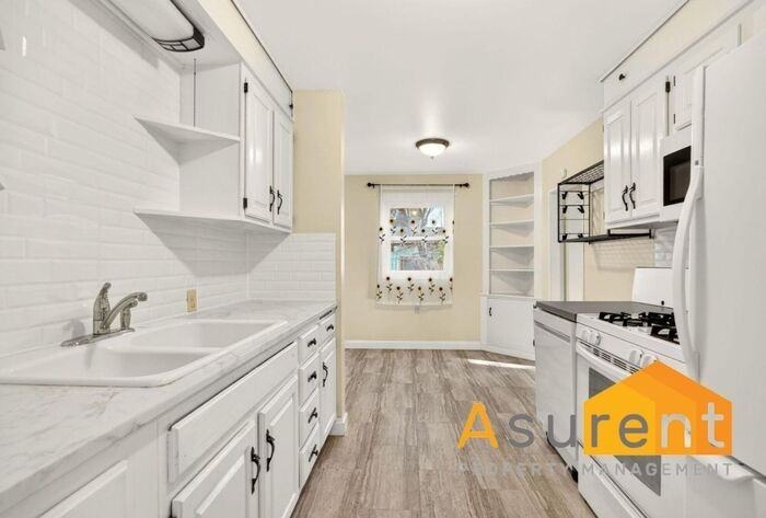 270 Morton St - Photo 7 of 21
