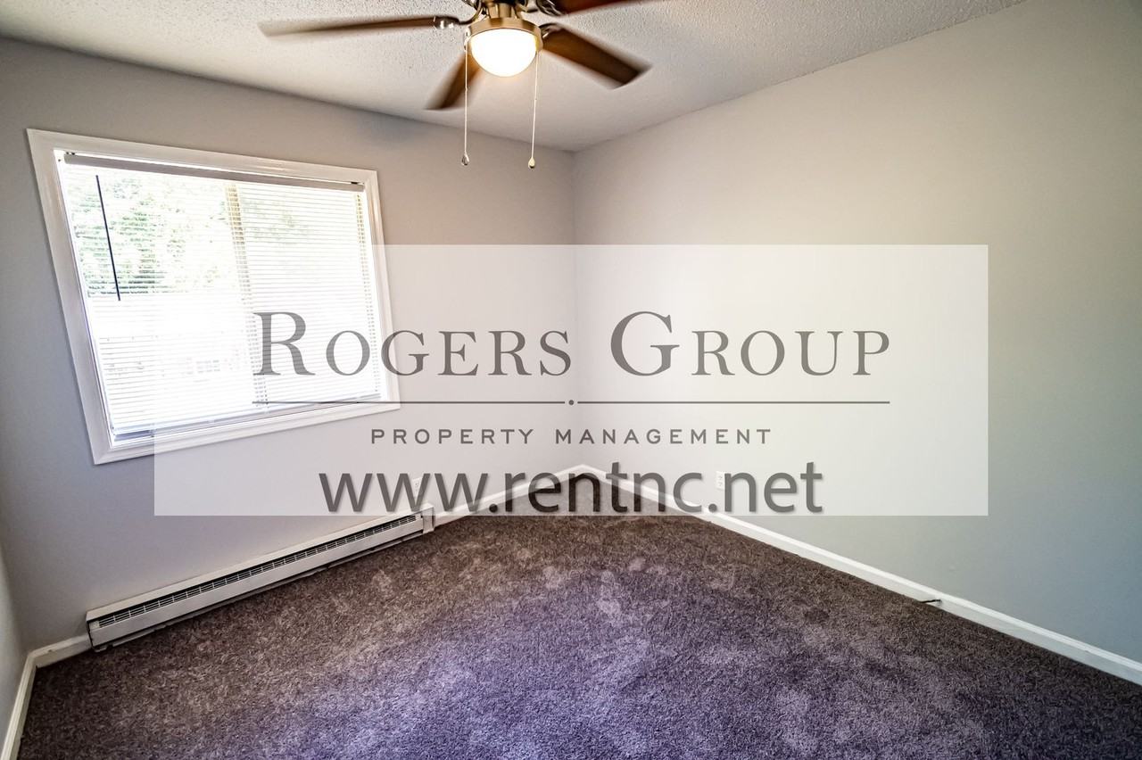 106 W Westbury Dr - Photo 4 of 8