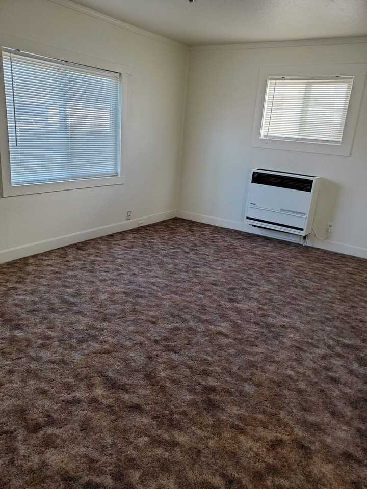 426 Richmond St - Photo 4 of 5