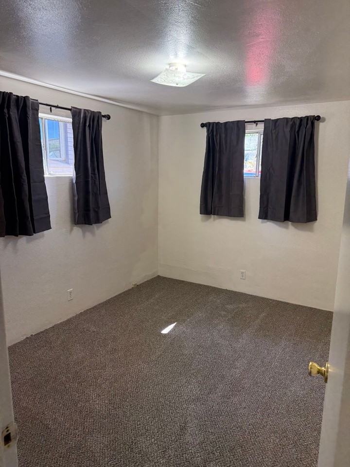 816 Upham St - Photo 3 of 4