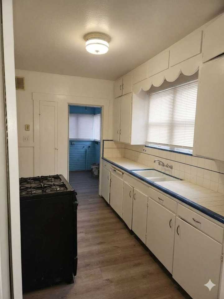 629 16th St - Photo 5 of 19