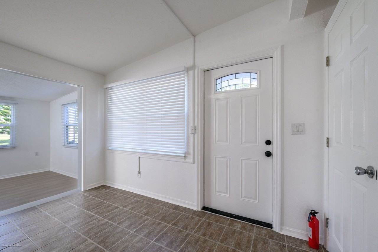 927 W Olympia Ave - Photo 5 of 39