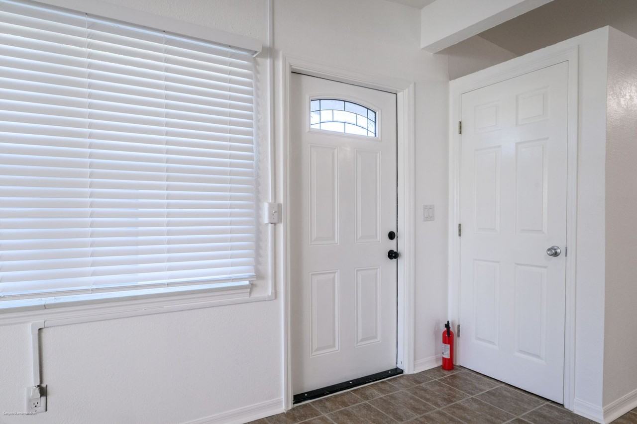 927 W Olympia Ave - Photo 6 of 39