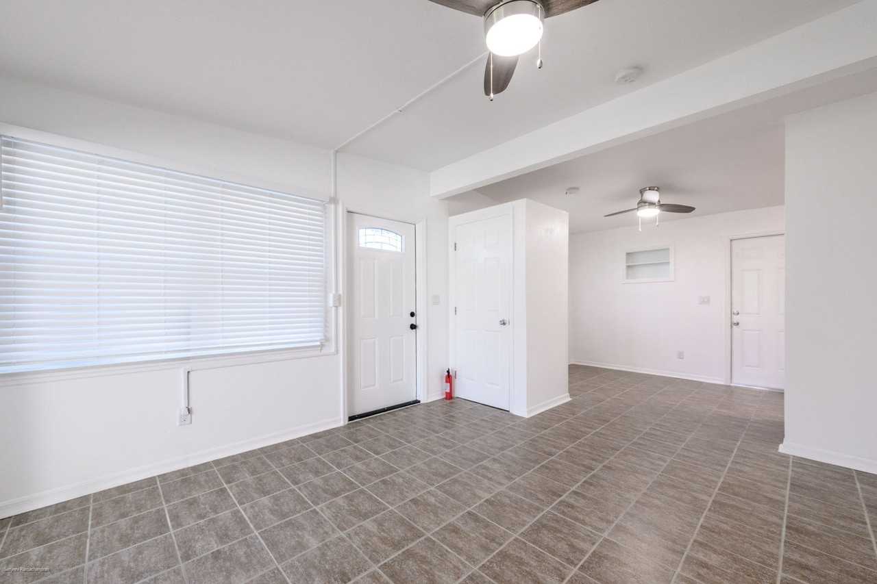 927 W Olympia Ave - Photo 7 of 39