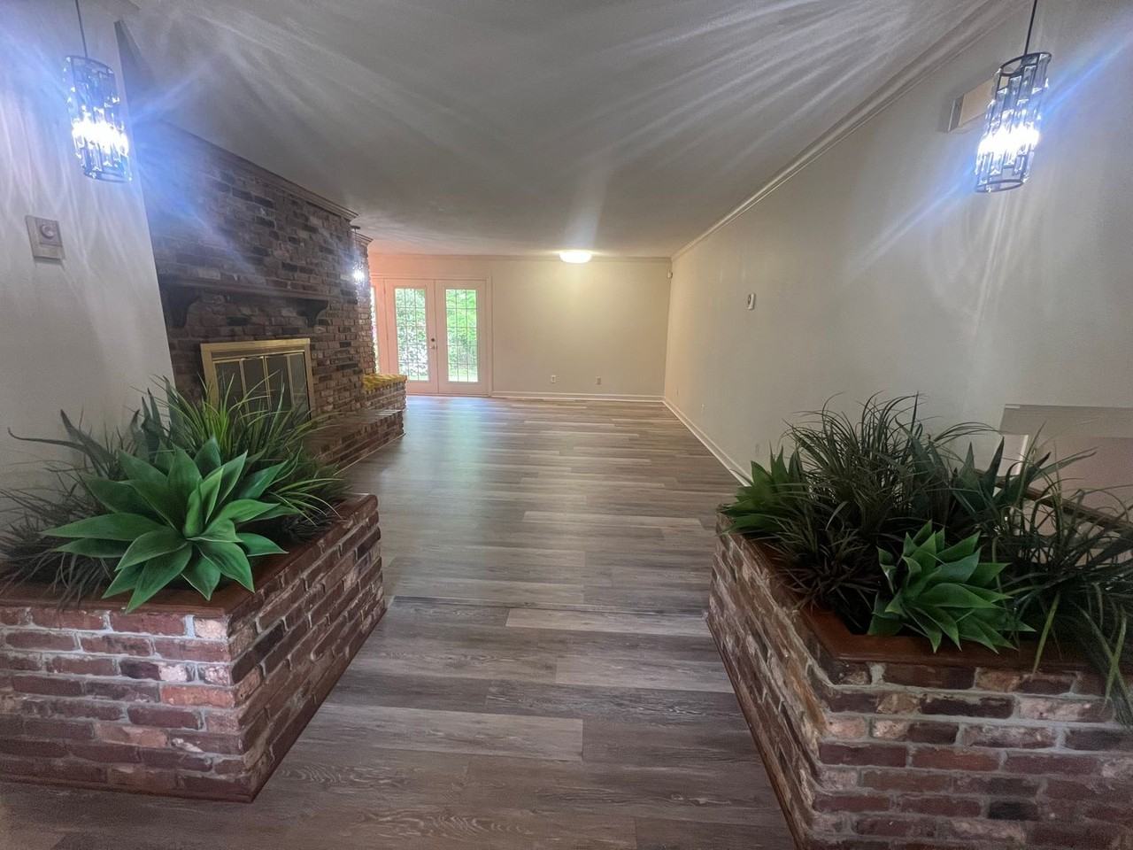 215 York Dr - Photo 2 of 23