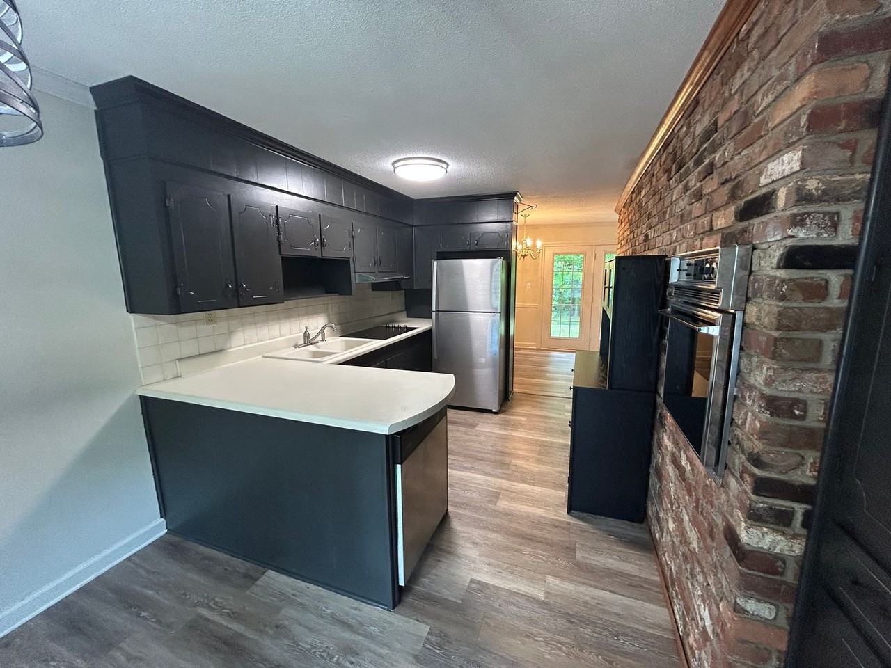 215 York Dr - Photo 4 of 23