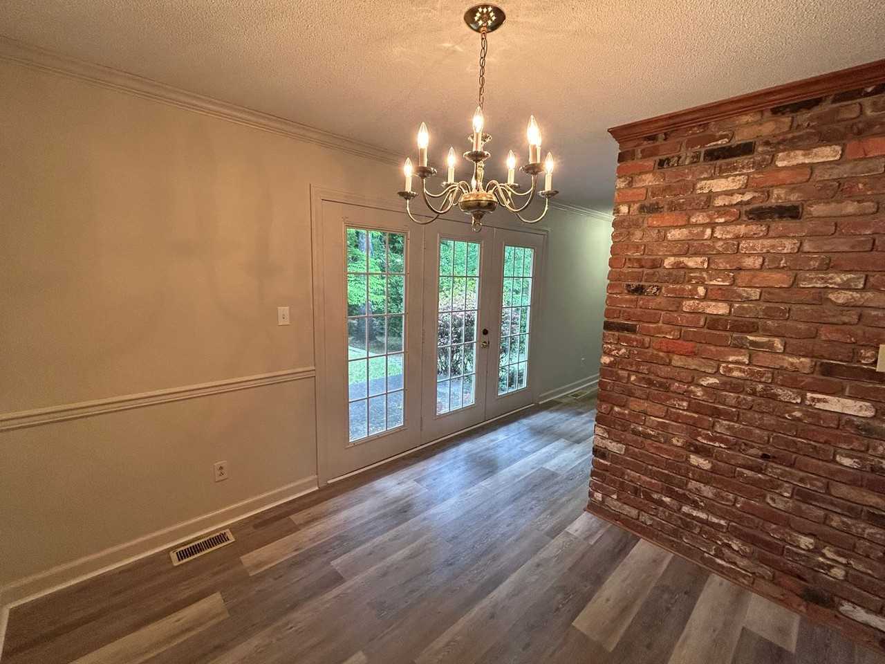 215 York Dr - Photo 7 of 23