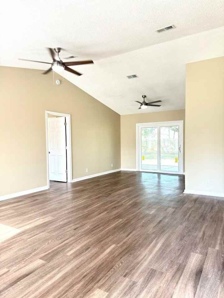 159 Greenacre Cir N - Photo 2 of 15