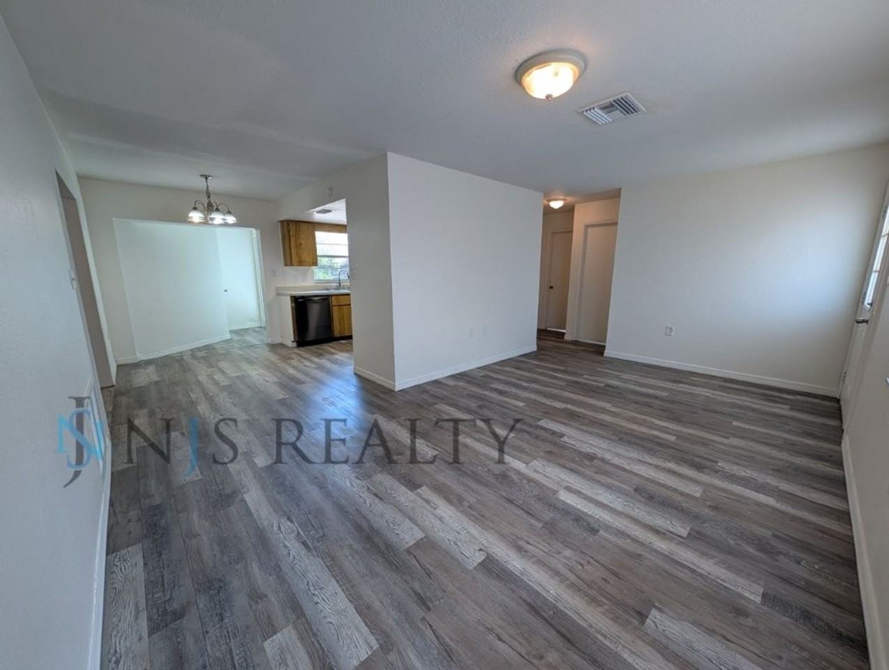 8151 Hixton Dr - Photo 3 of 17