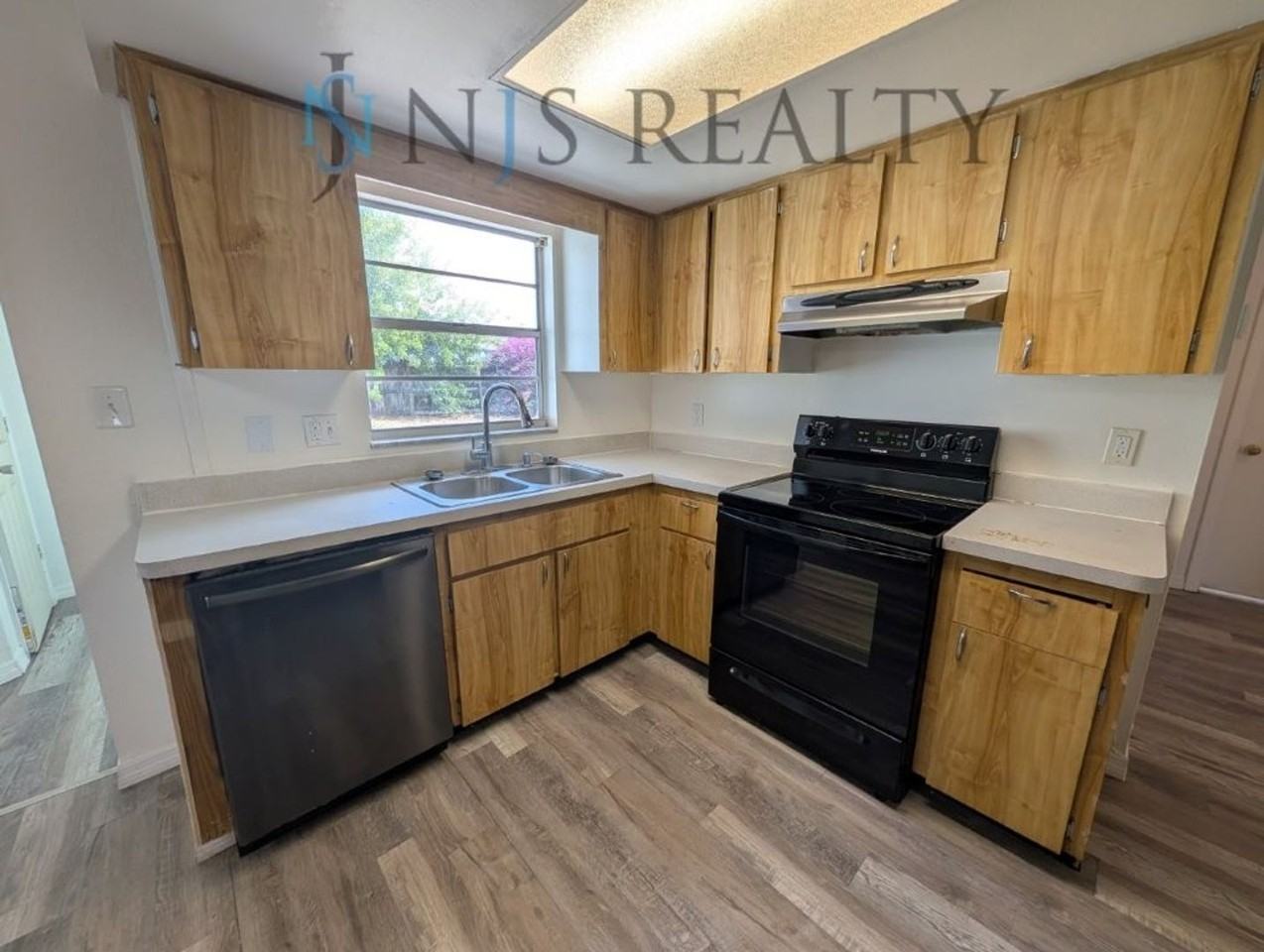 8151 Hixton Dr - Photo 4 of 17