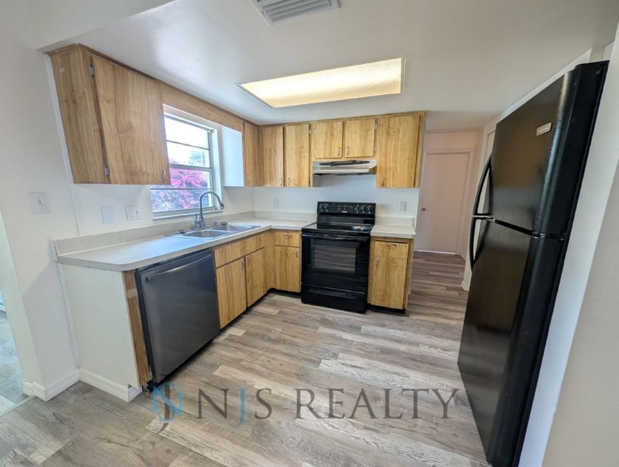 8151 Hixton Dr - Photo 5 of 17
