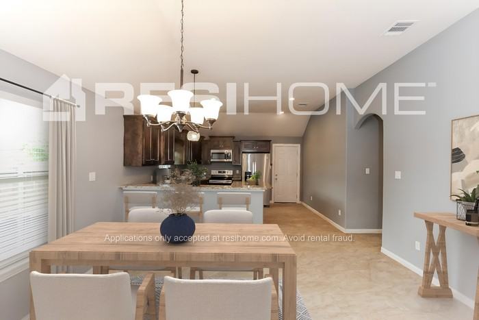 2708 Chestnut Ave - Photo 2 of 18