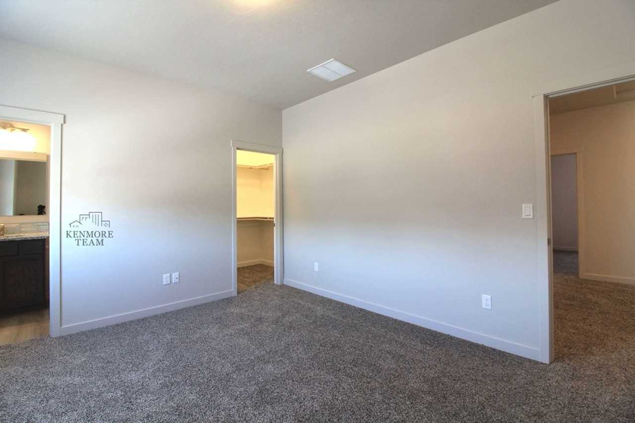 528 S Quillan Ct - Photo 5 of 12