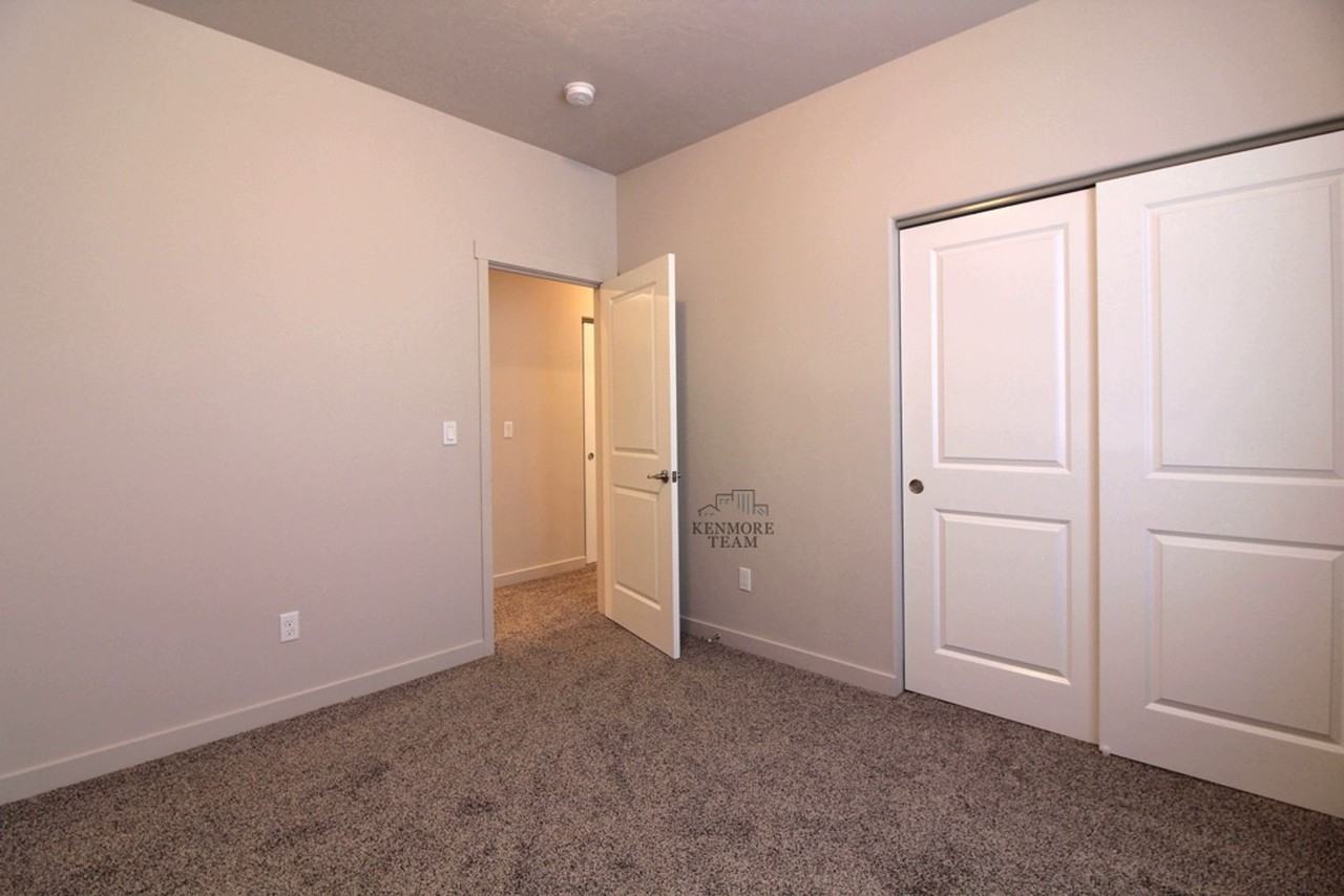 528 S Quillan Ct - Photo 7 of 12