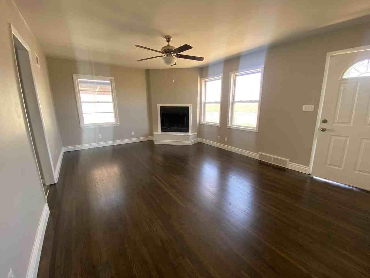 1619 S Saint Clair Ave - Photo 2 of 8