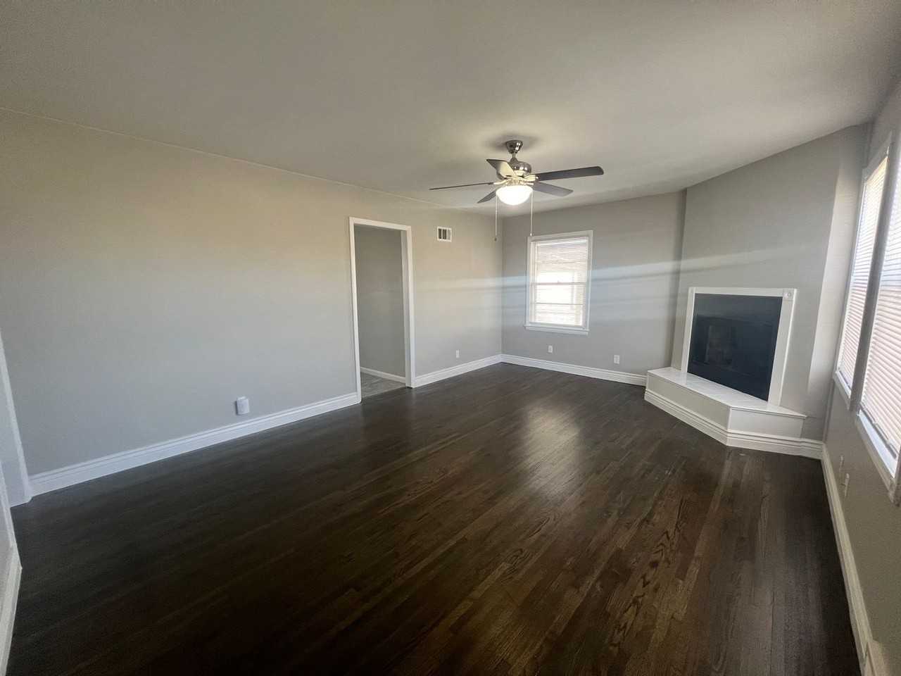 1619 S Saint Clair Ave - Photo 3 of 8