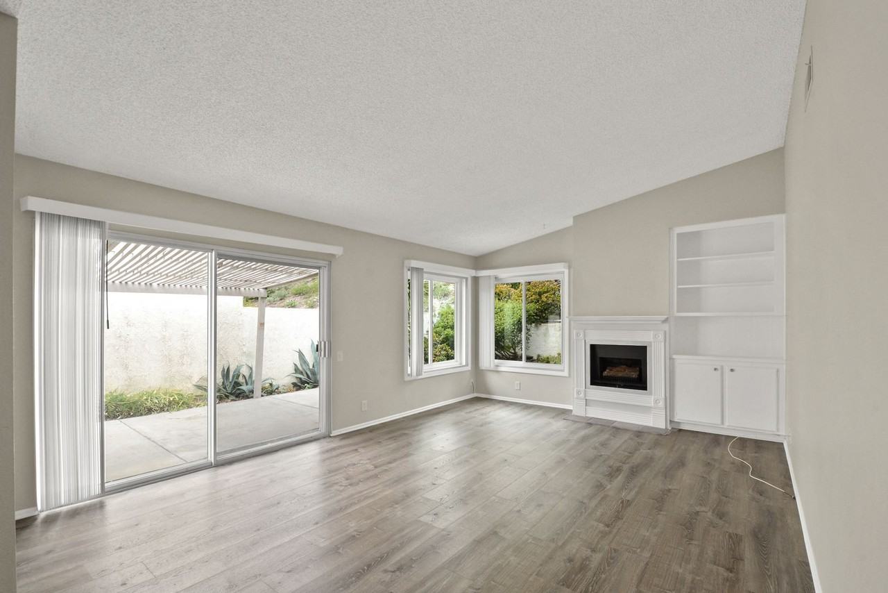 22981 Via Miramar - Photo 3 of 15