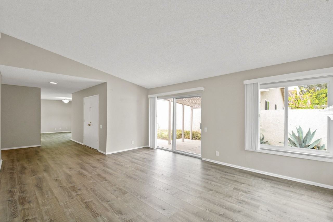 22981 Via Miramar - Photo 4 of 15