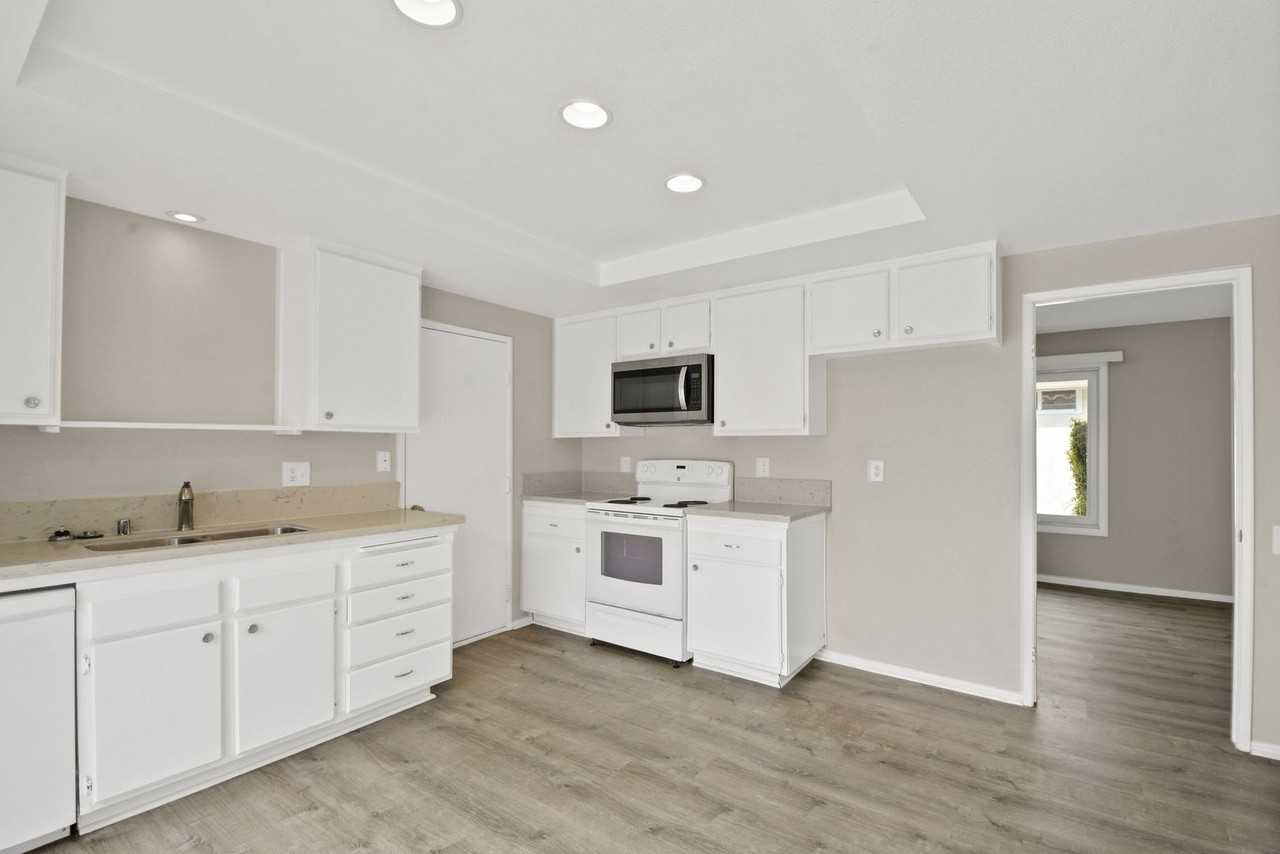 22981 Via Miramar - Photo 7 of 15