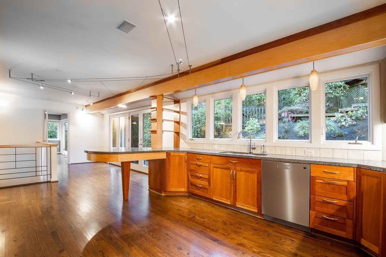 2980 Sw Montgomery Dr - Photo 6 of 26