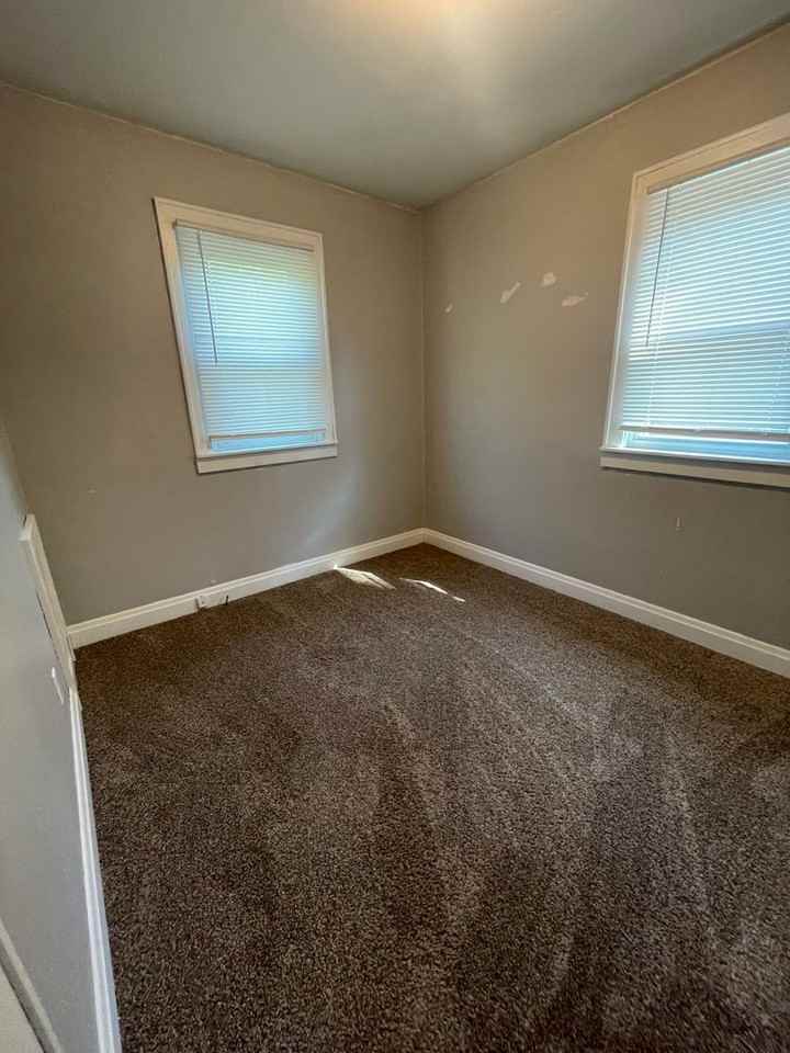 704 W 18th St - Photo 5 of 8