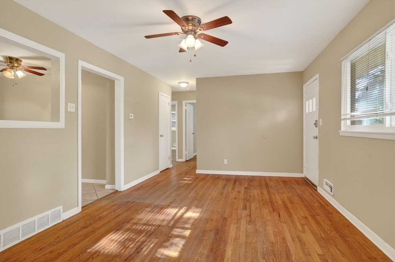 7821 Birch St - Photo 3 of 15