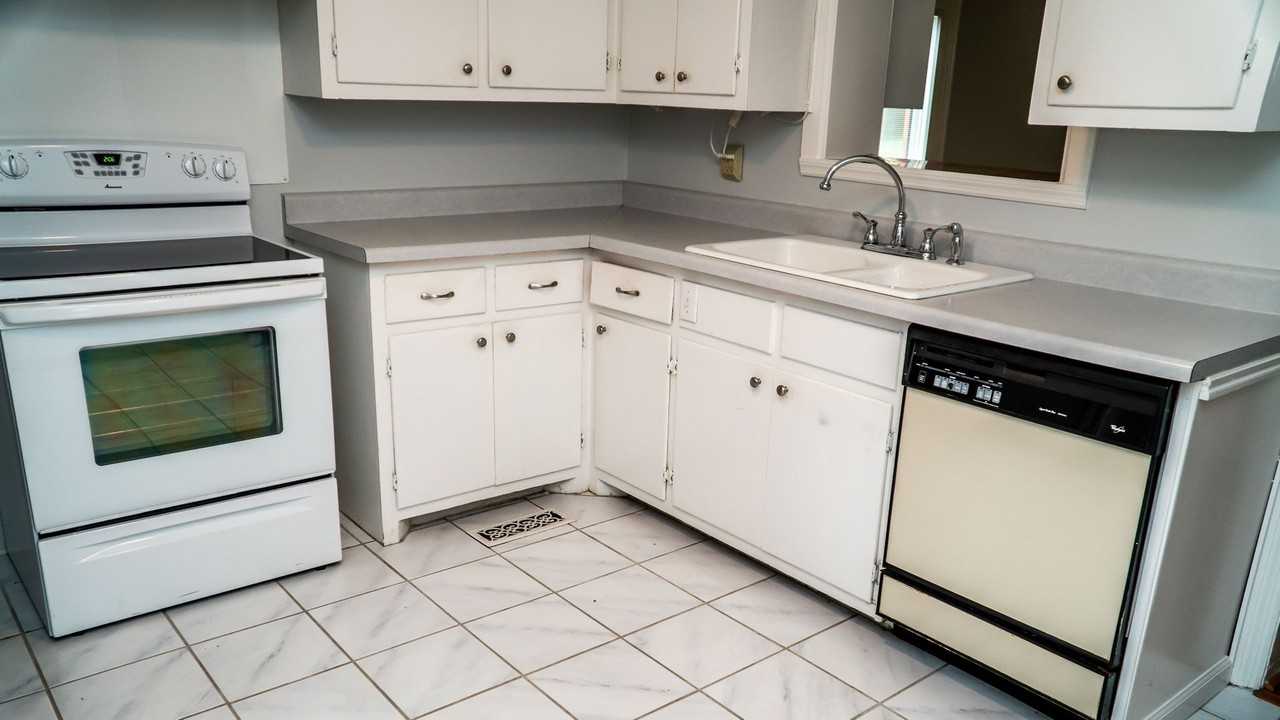 150 Mccall St - Photo 4 of 42