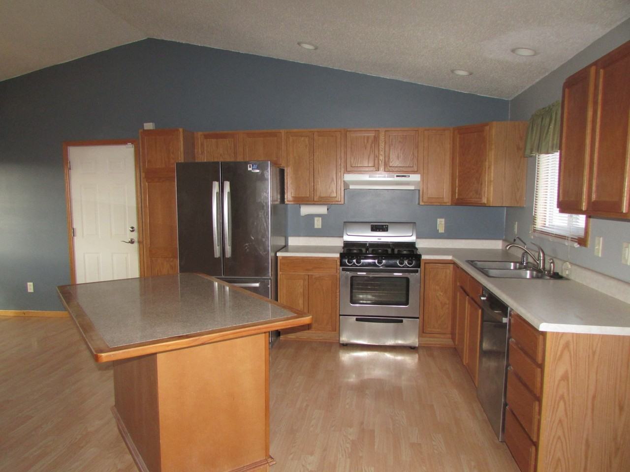 4220 Derby Ln - Photo 3 of 14