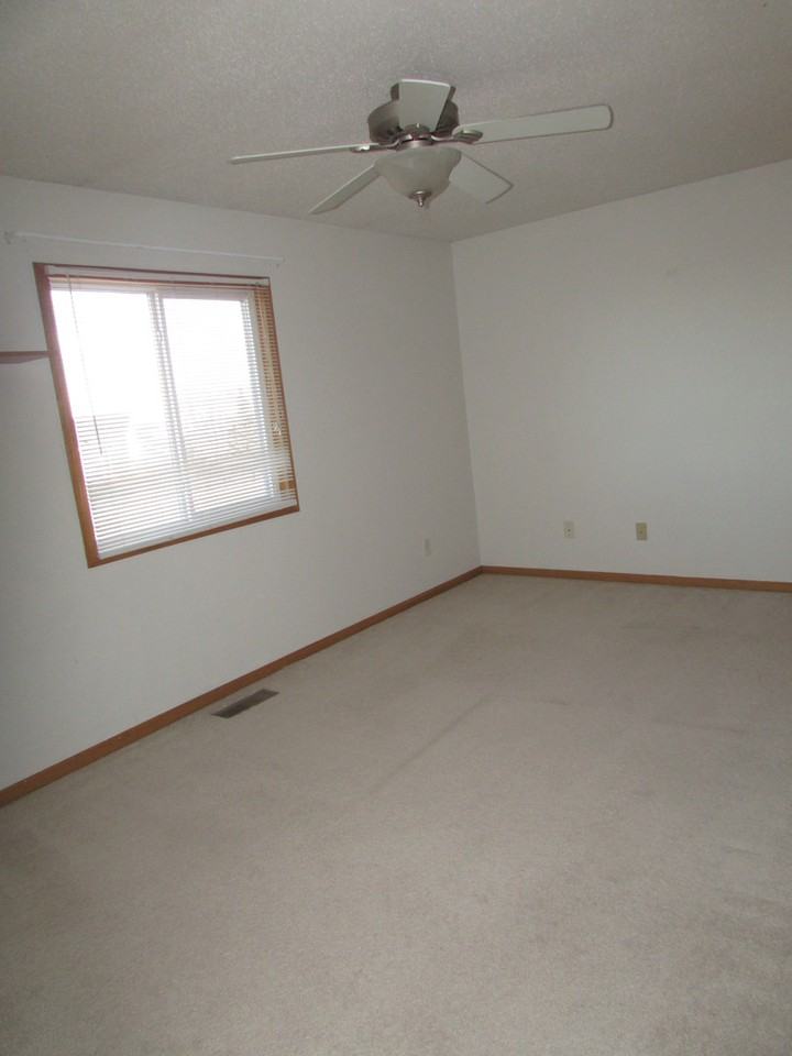 4220 Derby Ln - Photo 5 of 14