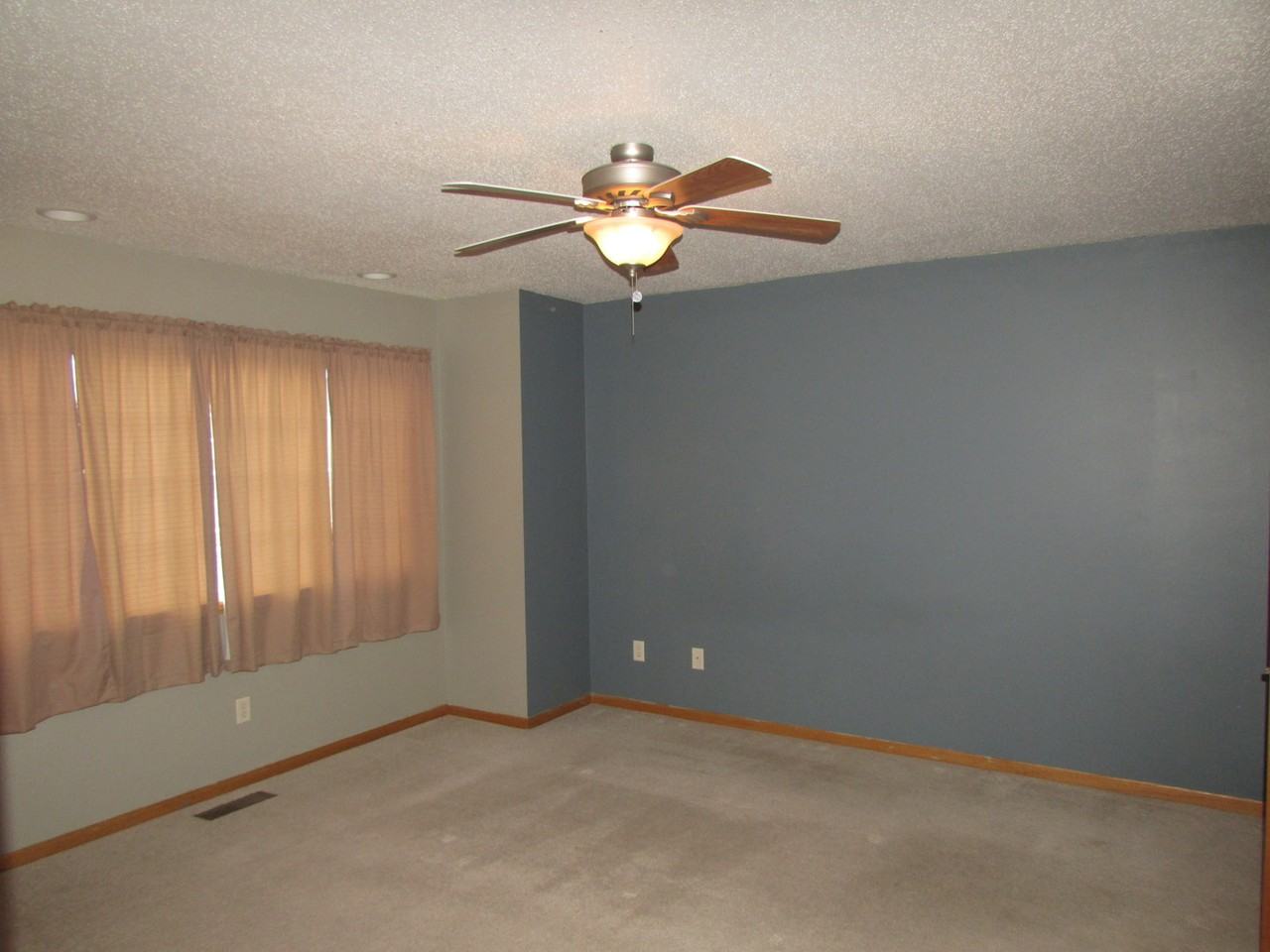 4220 Derby Ln - Photo 6 of 14