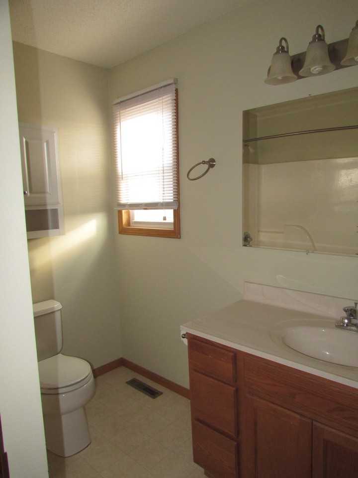 4220 Derby Ln - Photo 7 of 14