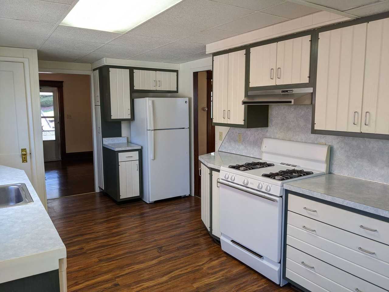 725 Chestnut St - Photo 2 of 11