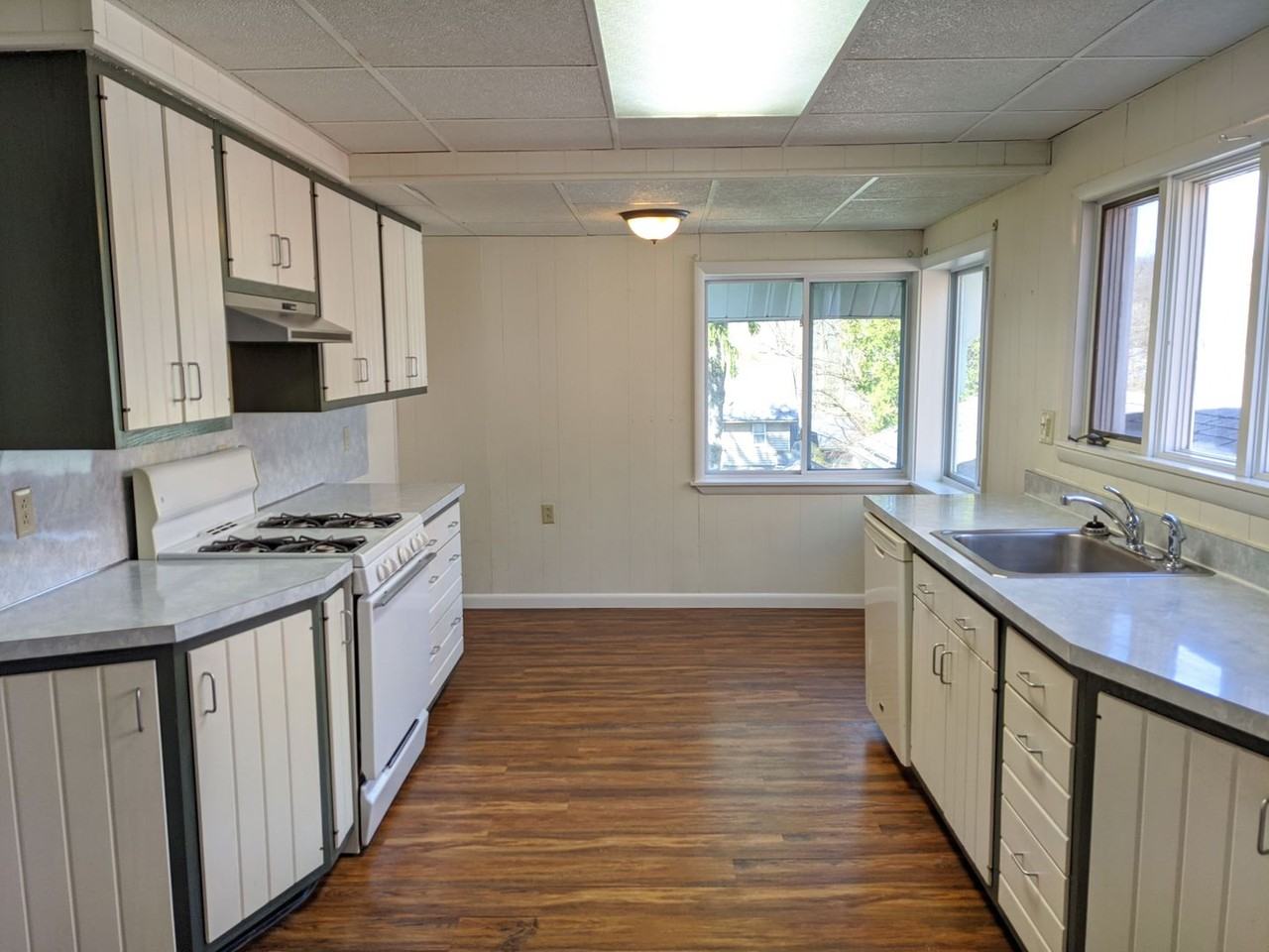 725 Chestnut St - Photo 3 of 11