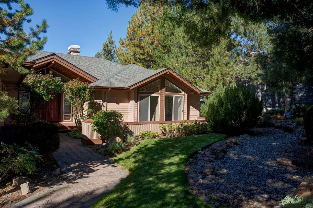 2759 Nw Champion Cir - Photo 2 of 37