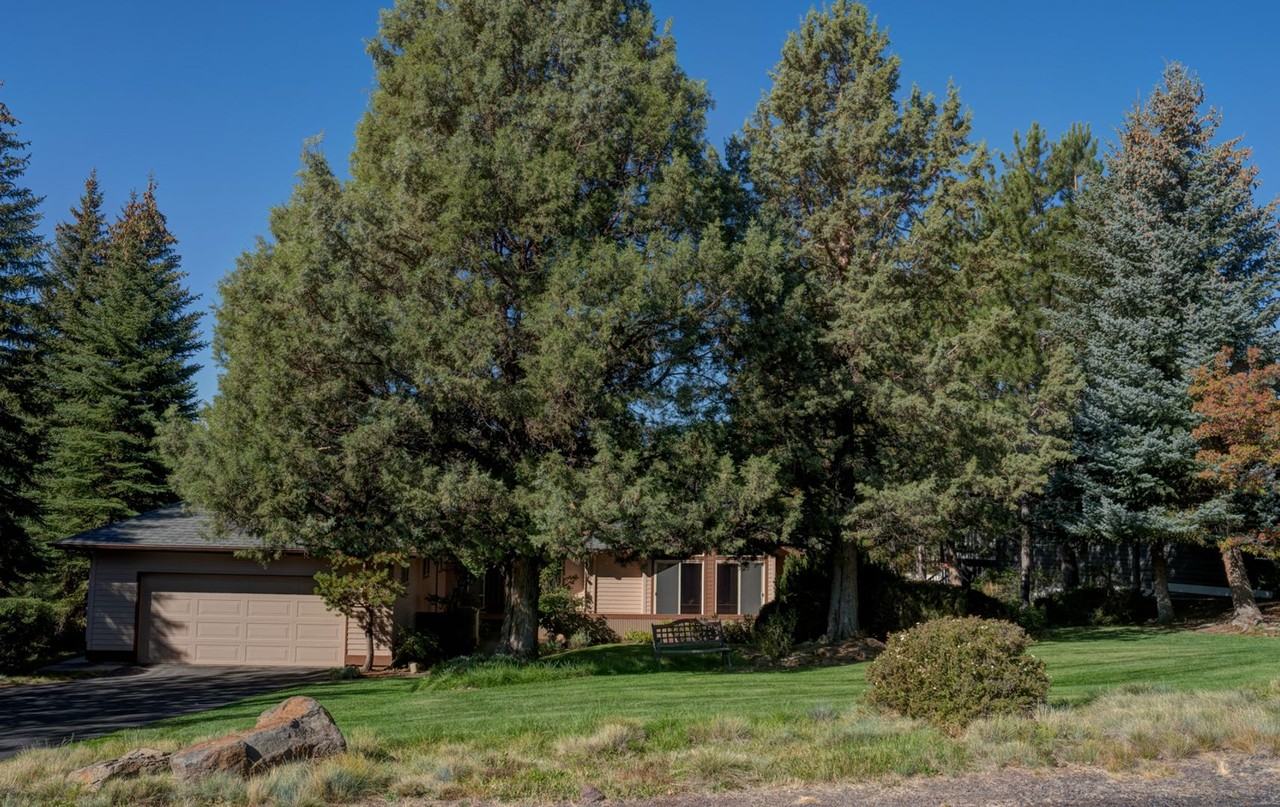 2759 Nw Champion Cir - Photo 3 of 37