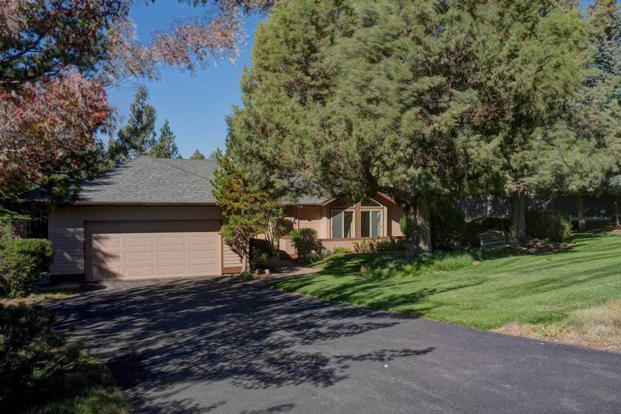 2759 Nw Champion Cir - Photo 4 of 37