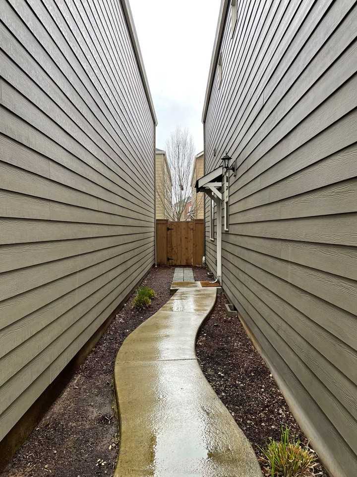 2641 Ne 130th Ct - Photo 3 of 50