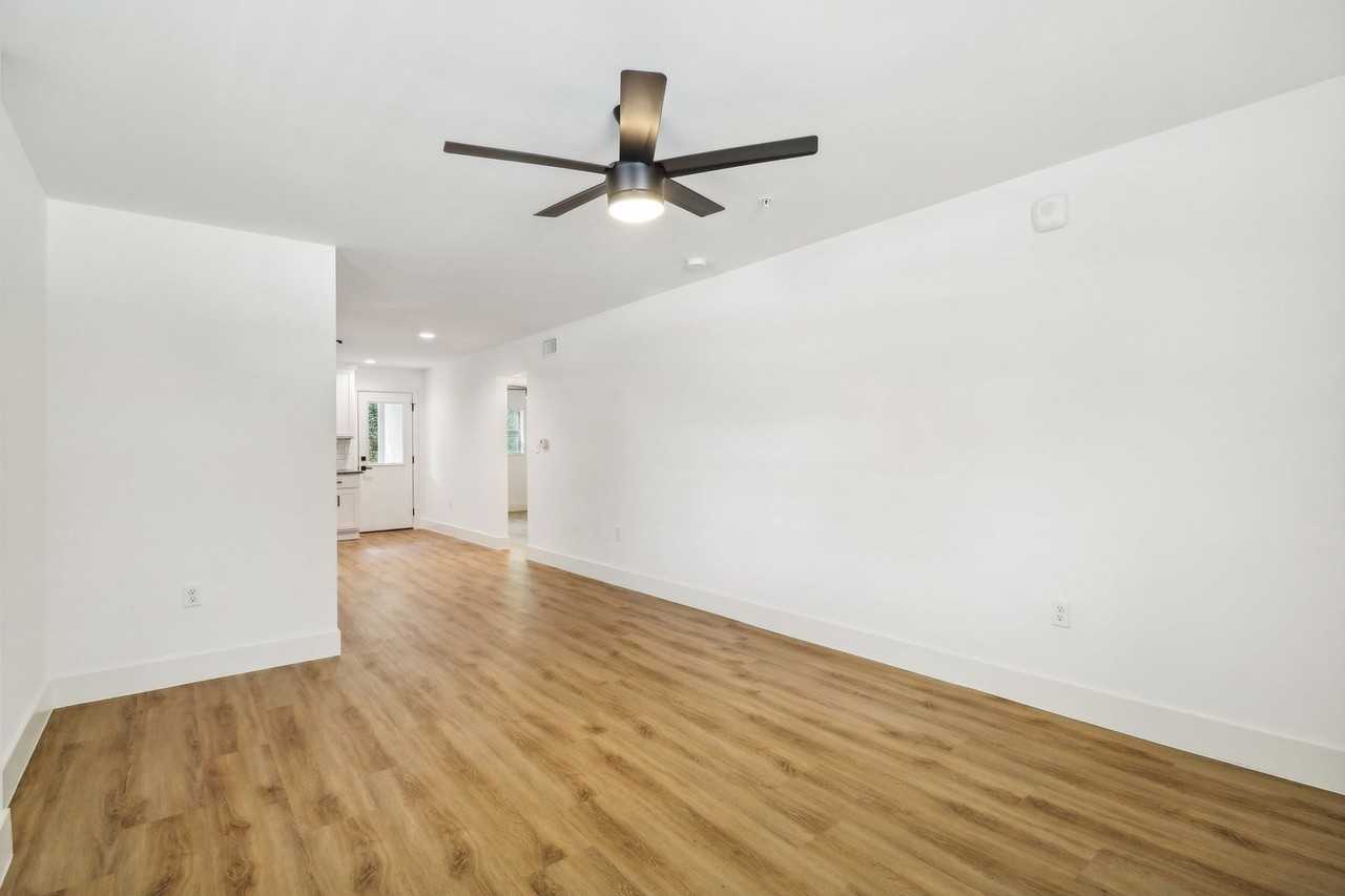 1900 Danese Ct - Photo 4 of 16
