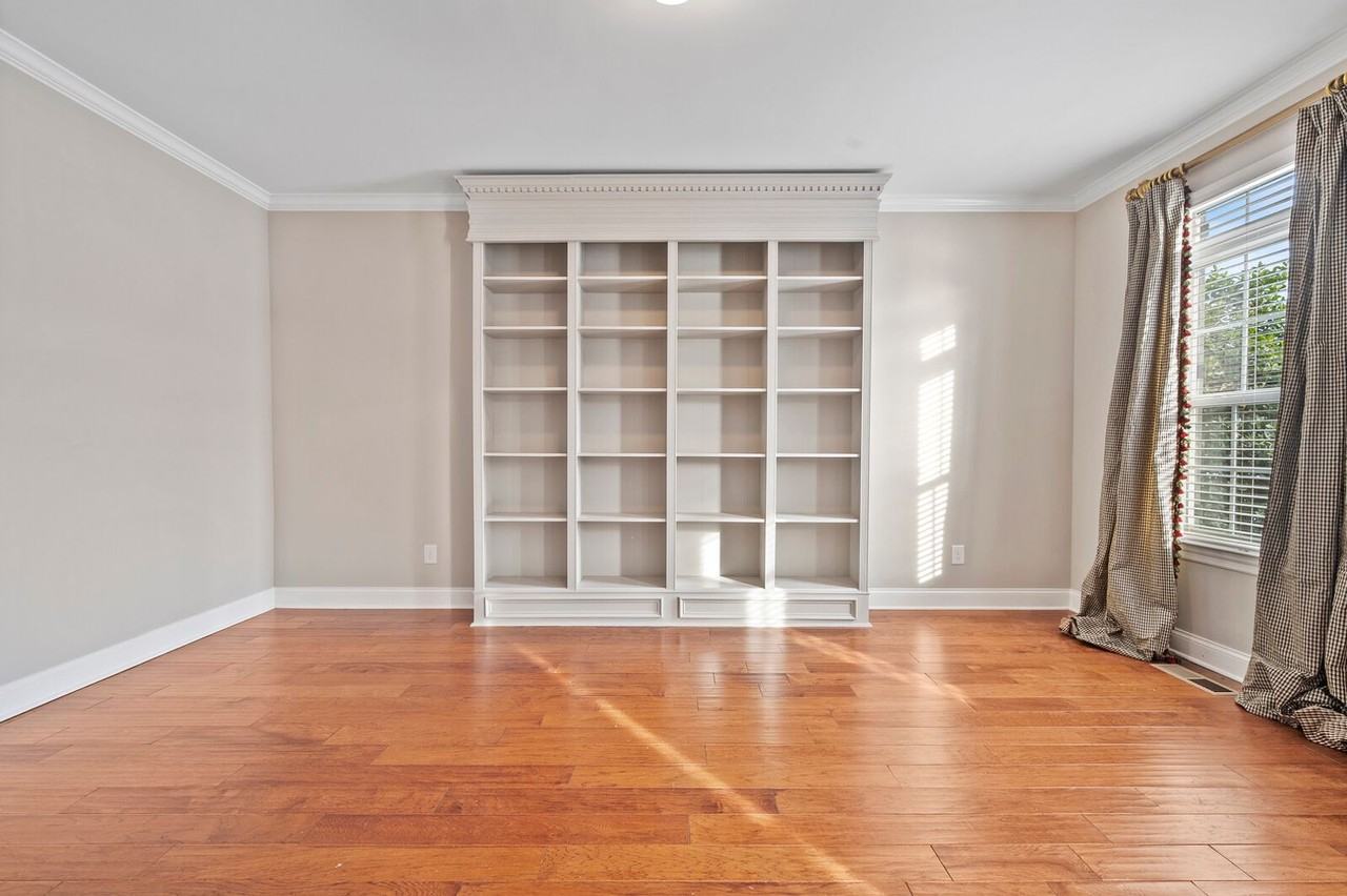 3103 Oxford Dr - Photo 4 of 18
