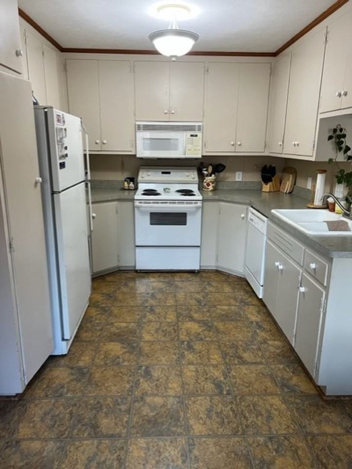 743 Hollon Ave - Photo 2 of 13